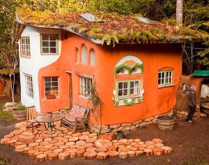 Laughing House - Cob Cottage Company