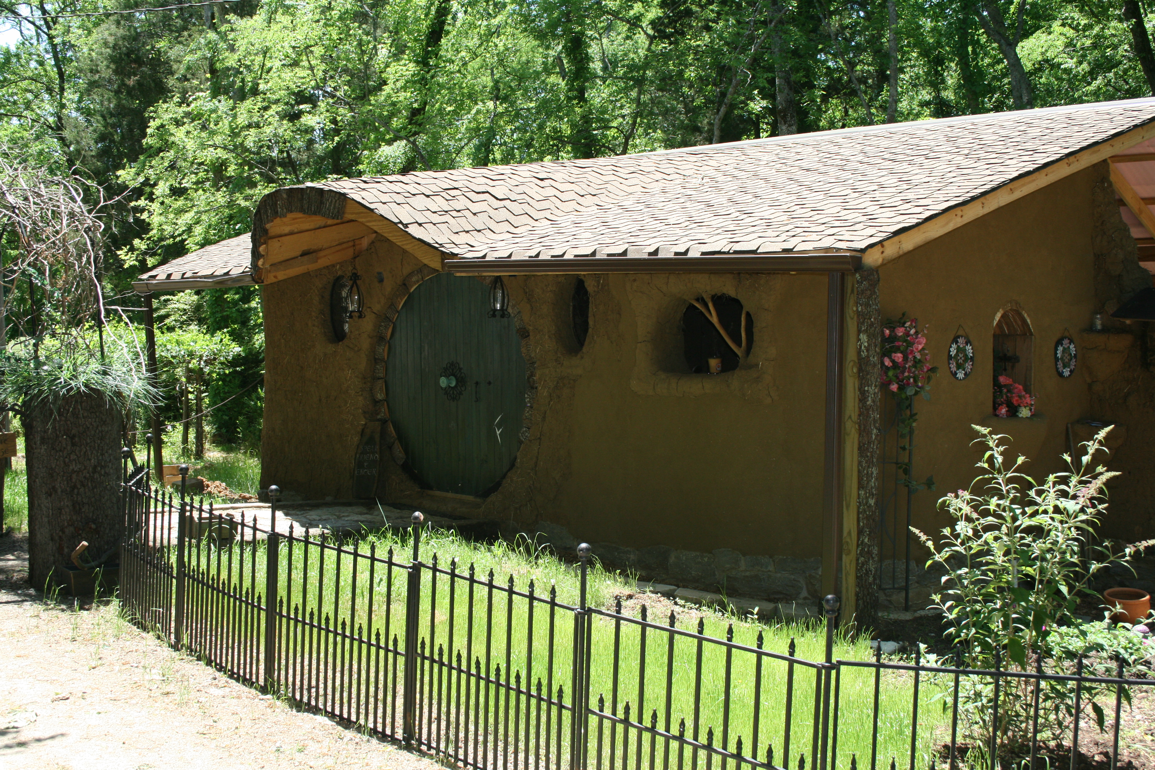 Building a Cob House – Your Checklist for Success